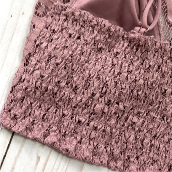 Floral Padded Lace Brawlette in Rose Color - Picture 5 of 10